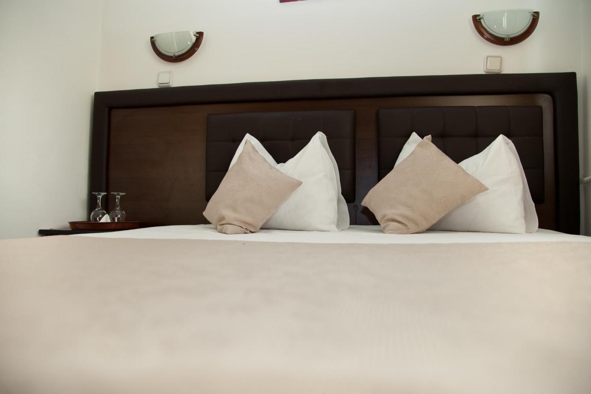 Hotel Metropol Πιτέστι Δωμάτιο φωτογραφία