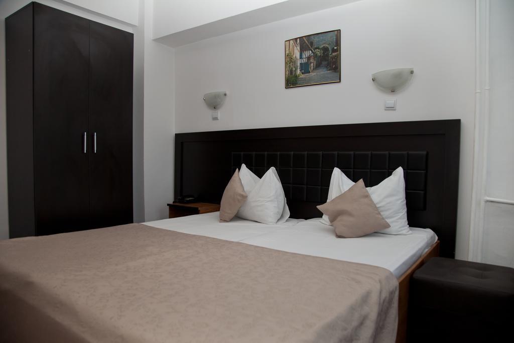 Hotel Metropol Πιτέστι Δωμάτιο φωτογραφία