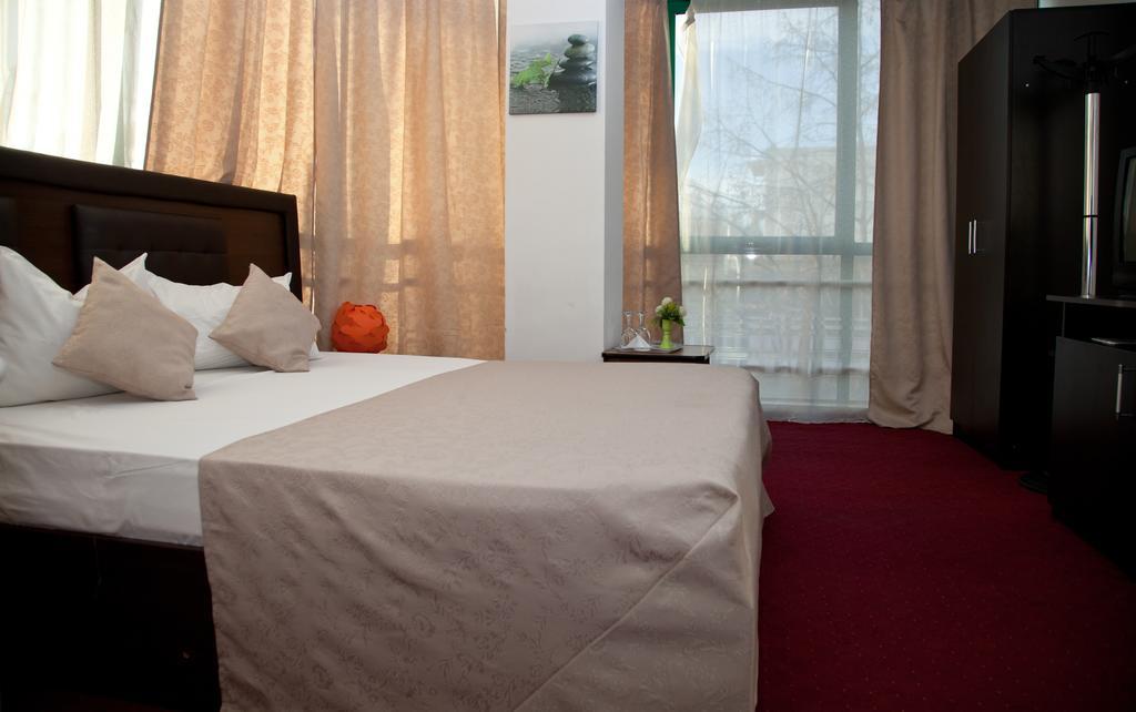 Hotel Metropol Πιτέστι Δωμάτιο φωτογραφία